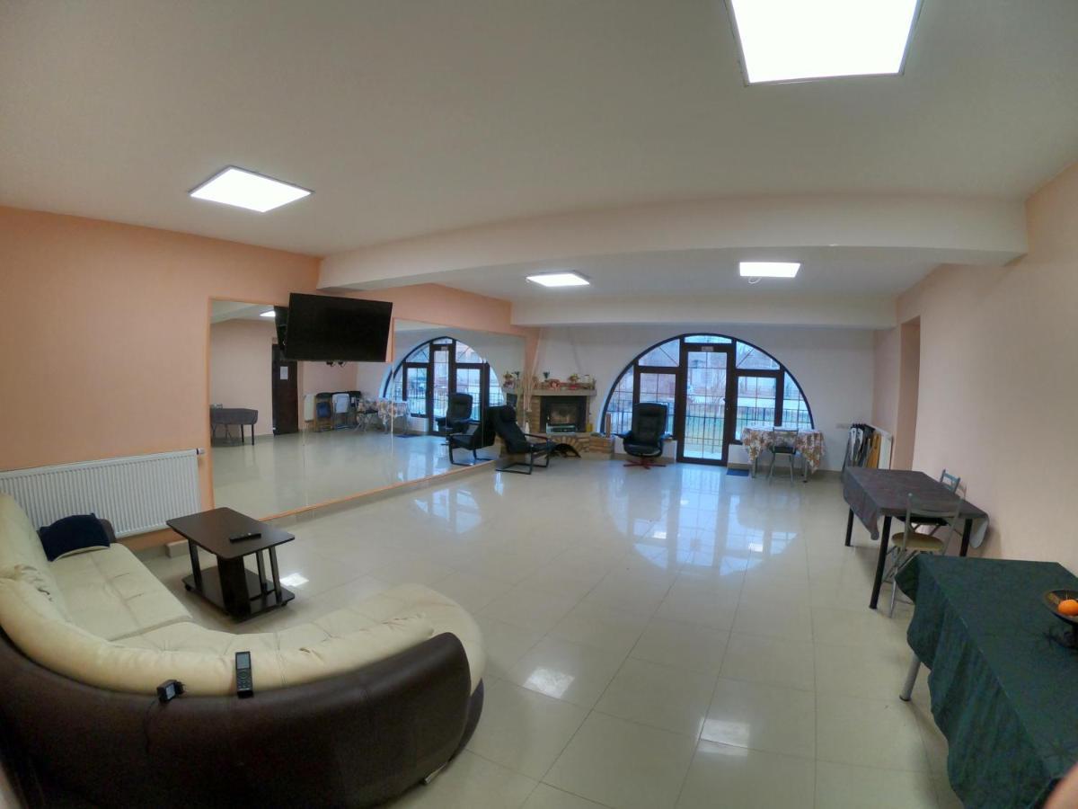 Hotel Anuta à Breaza  Extérieur photo